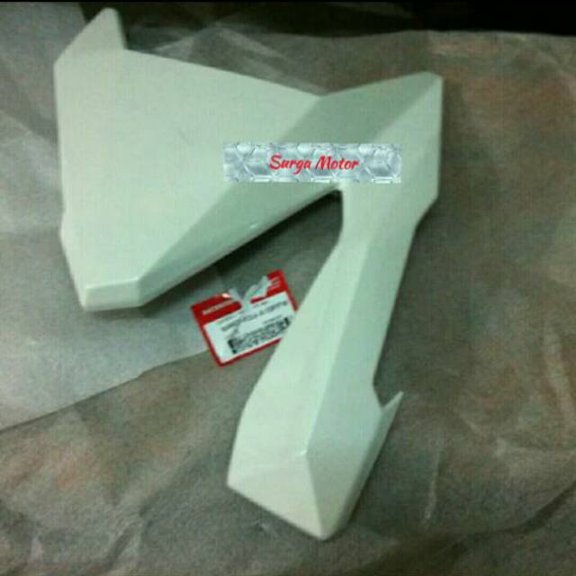 Cover kiri Vario 125 putih mutiara cover kiri Vario 150 LED pearl white ASLI ORI HONDA AHM 64601-K59