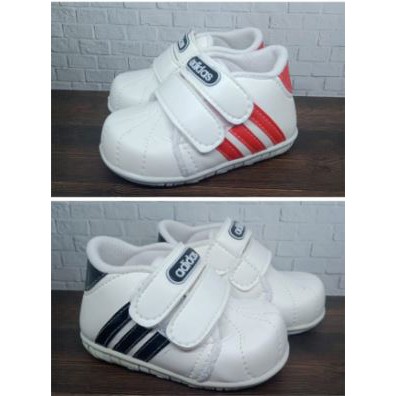 sepatu bayi sneakers