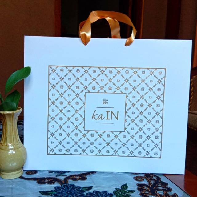 

Paperbag ivory Size 33x27x11 Landscape costum sablon 1 sisi
