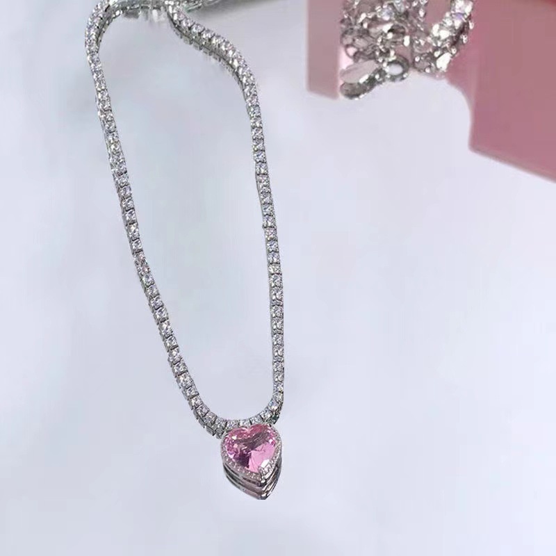 Kalung Rantai Liontin Hati Bahan Alloy Hias Berlian Imitasi Warna Pink Untuk Wanita