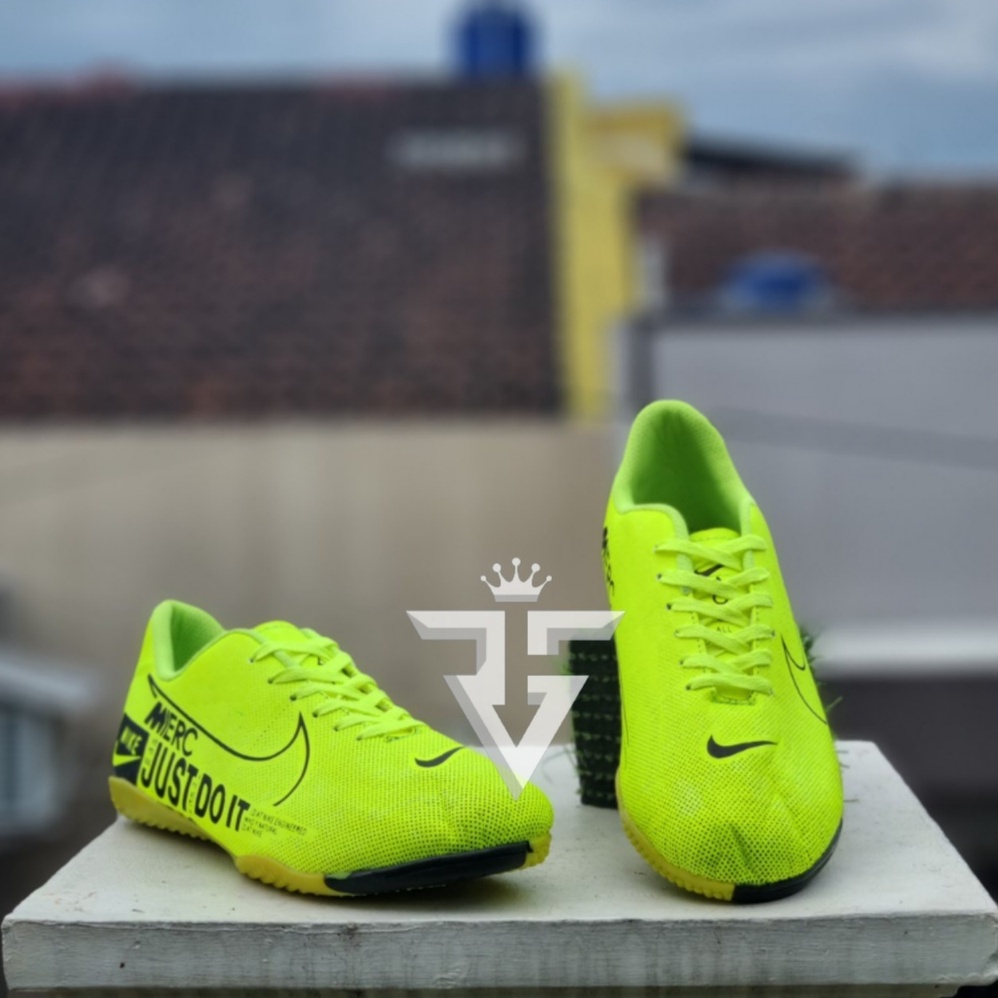 SEPATU FUTSAL PRIA 101