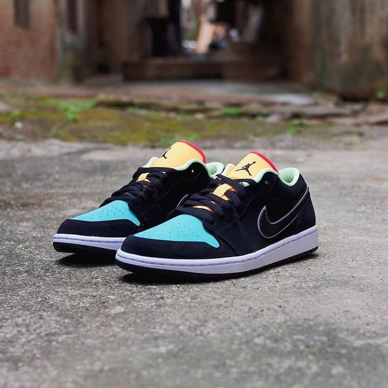 dunk low neon