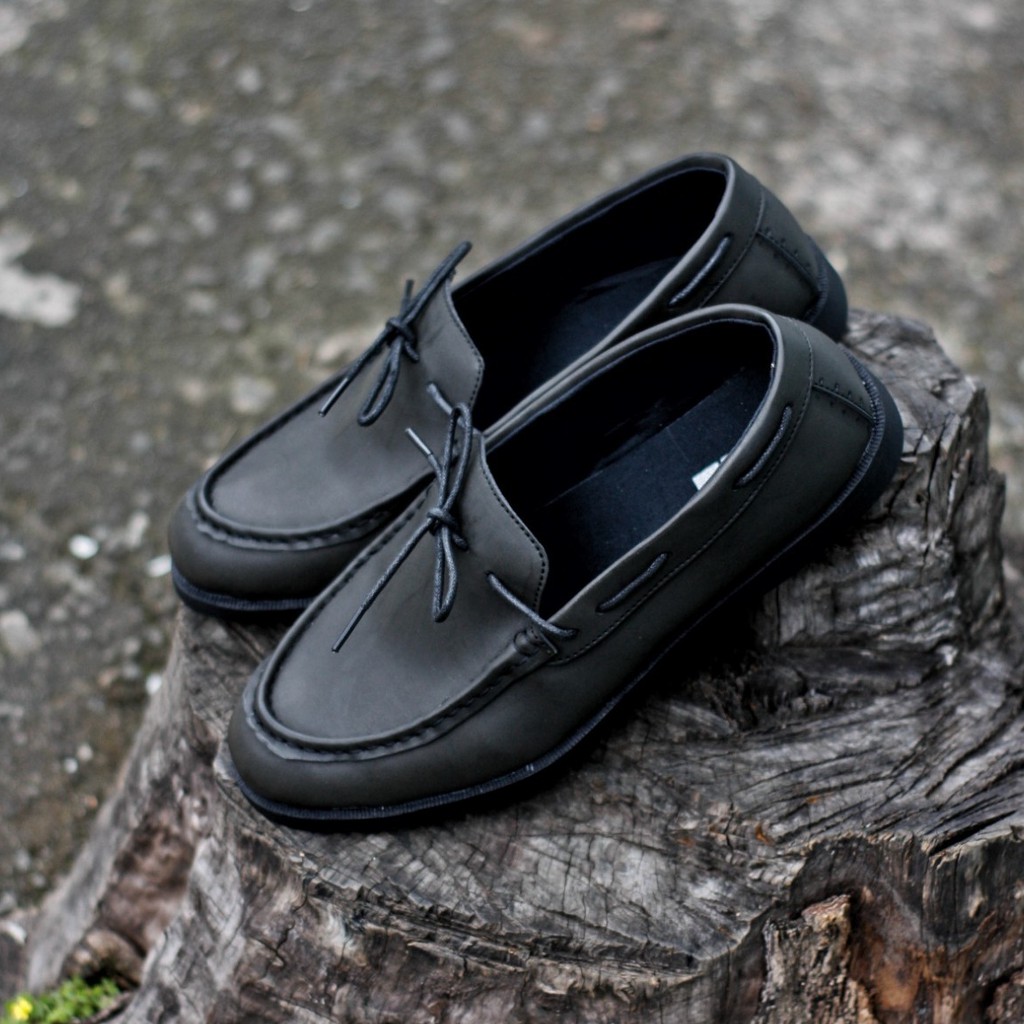 MOLK Sepatu Pria Slip On Terbaru Kasual Outdoor Fashion Santai Pria Kondangan Hitam