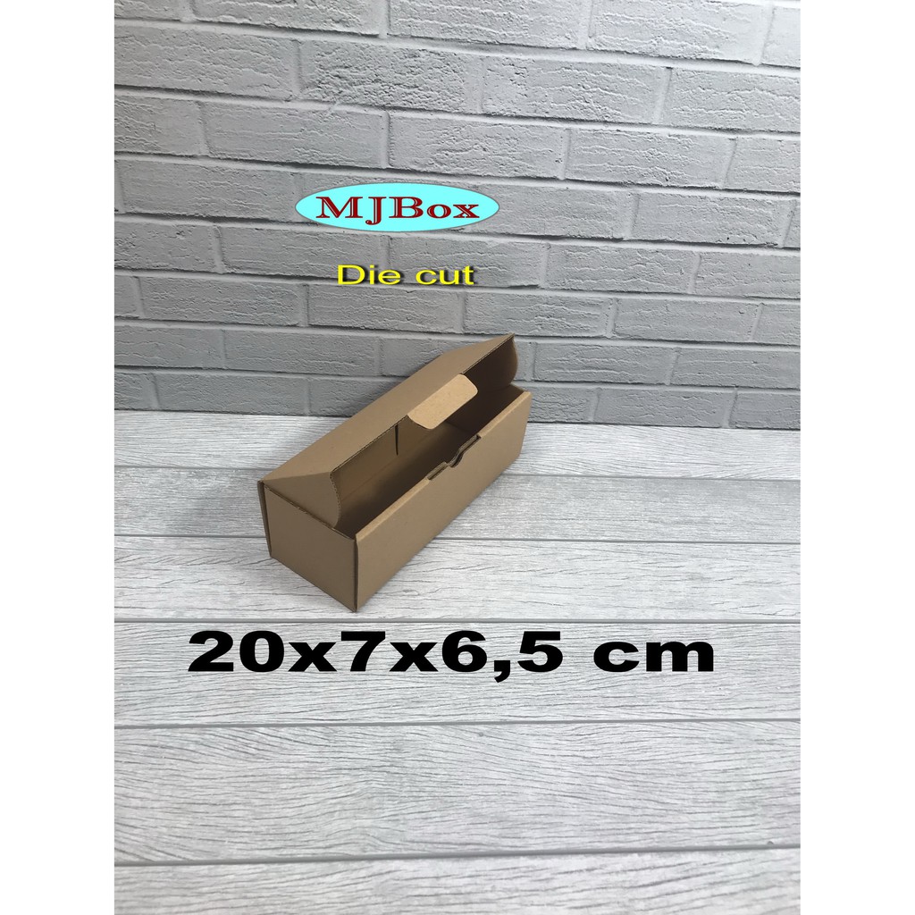 

Kardus uk. 20x7x6,5 cm.........Die Cut