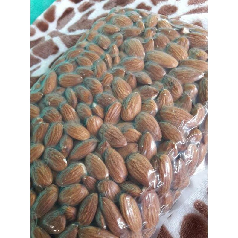 

Ahbbsu Natural Whole Raw Almond Blue Diamond Sasu