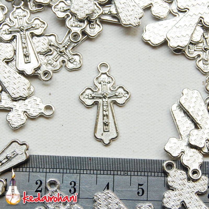 Bandul Salib Logam Lengkuk Corpus Yesus Perlusin Bahan Souvenir Kalung / Gelang Rosario