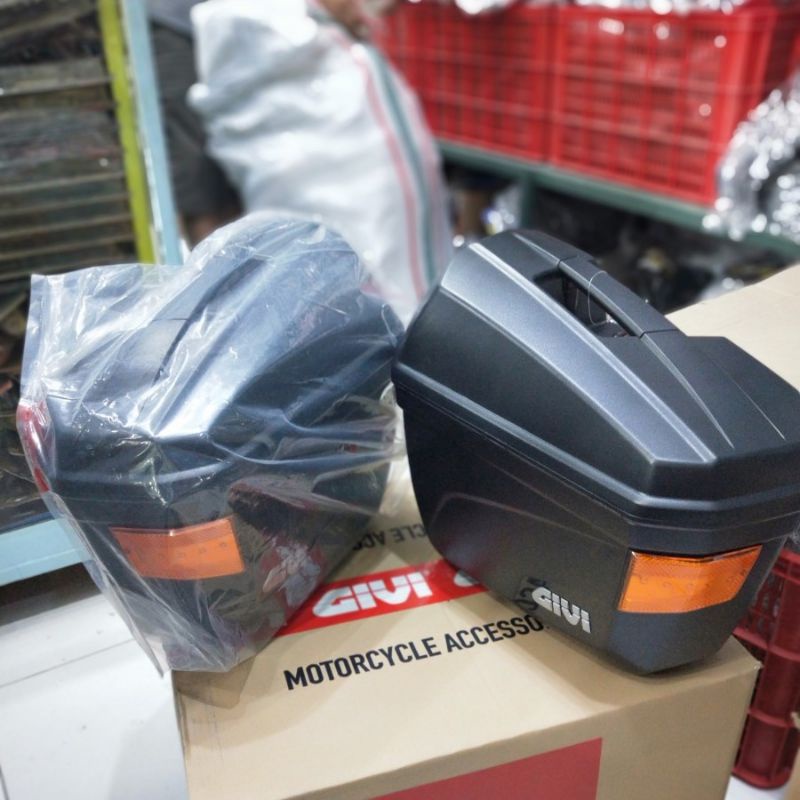 SIDE BOX GIVI E22 / BOX SAMPING GIVI E 22 E-22 WITH STOPLAMP SIDE BOX SAMPING GIVI