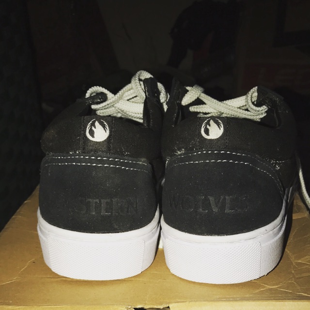 sepatu limited eastern wolves