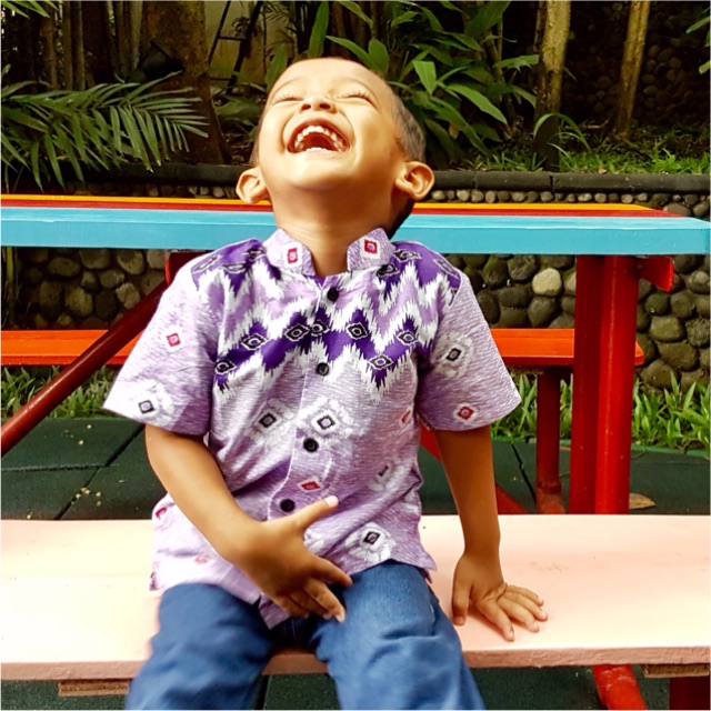 Batik anak warna ungu