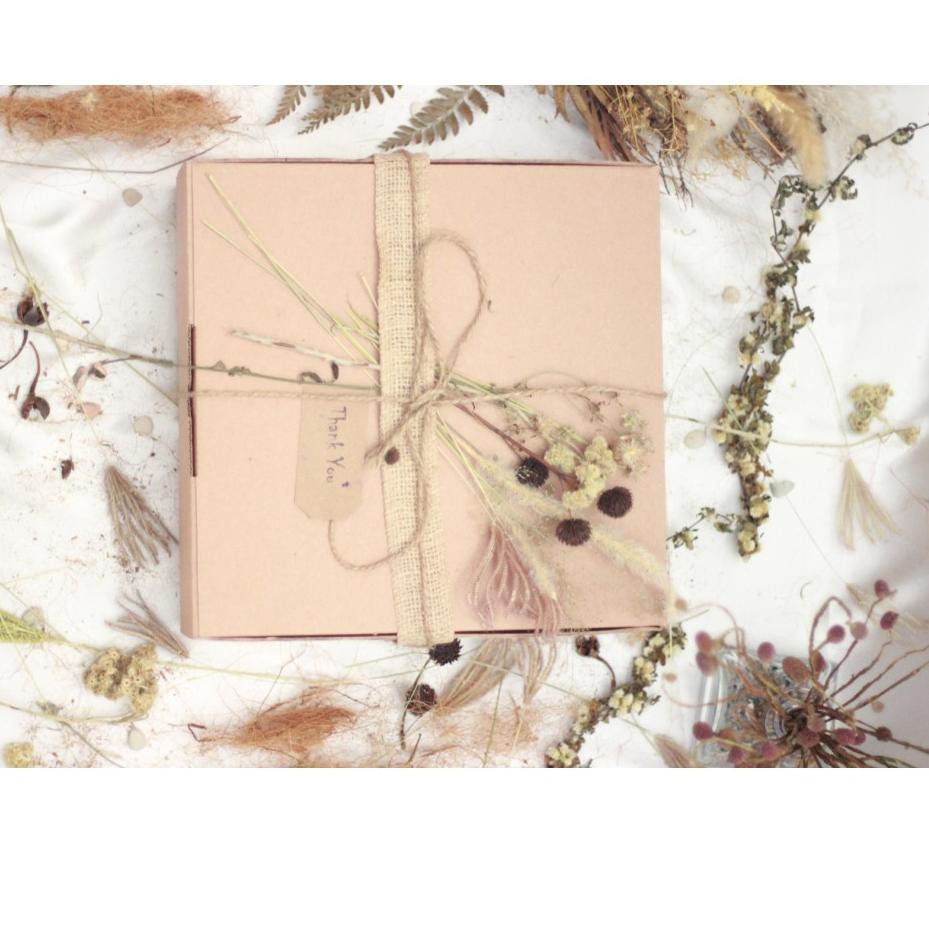 Harga Gift Box Kotak Kado Estetik Terbaru Mei 2021 BigGo Indonesia