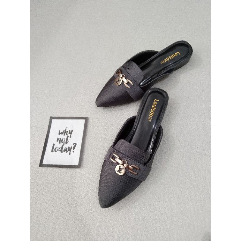 SALE... SALE... SALE... LOUISDEAR sendal flat heel 2 cm bahan satin B65