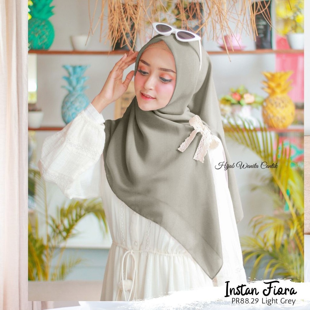 Hijabwanitacantik - Hijab Instan Fiora | Hijab Instan | Jilbab Instan Voal-Light Grey