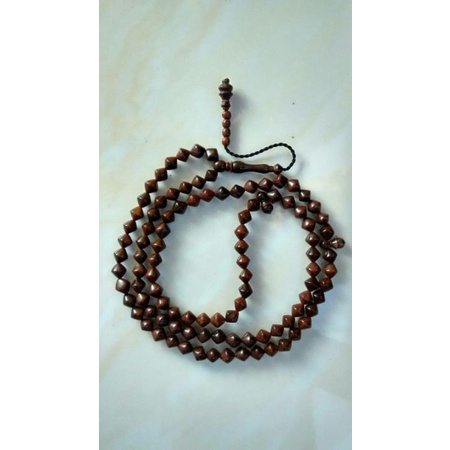 tasbih azzikroh bahan kayu gaharu , kaokah, bajo, kynam, biji poco, black onyk original kayu bertuah