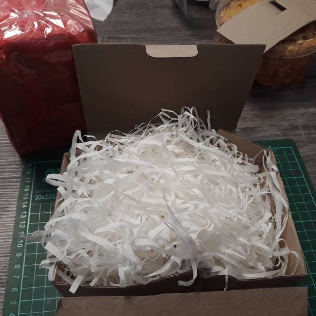 

Shredded paper/Crinkle paper/kertas cacah/kertas filler box hadiah kertas krep isian