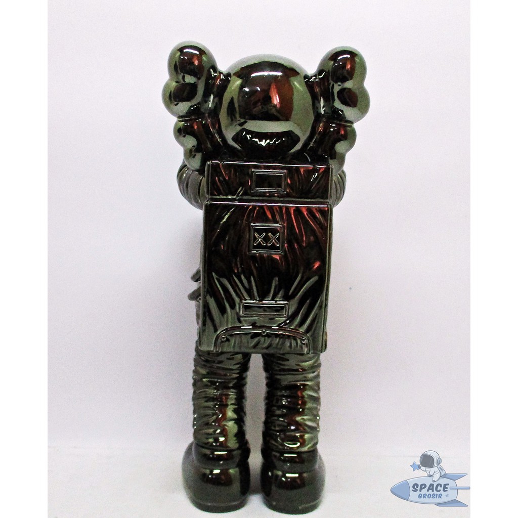 Figure Kaws Holiday SPACE Astronout Gold Silver Black