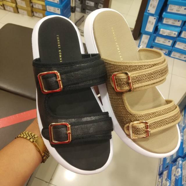 Sandal wanita Yongki komaladi