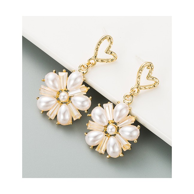 LRC Anting Tusuk Fashion White Crystal Pearl Flower Alloy P80280