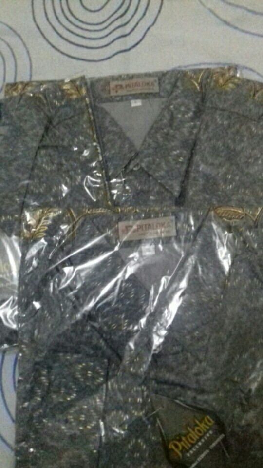 Kemeja Batik Pria Lengan Panjang Semi Sutra Prada