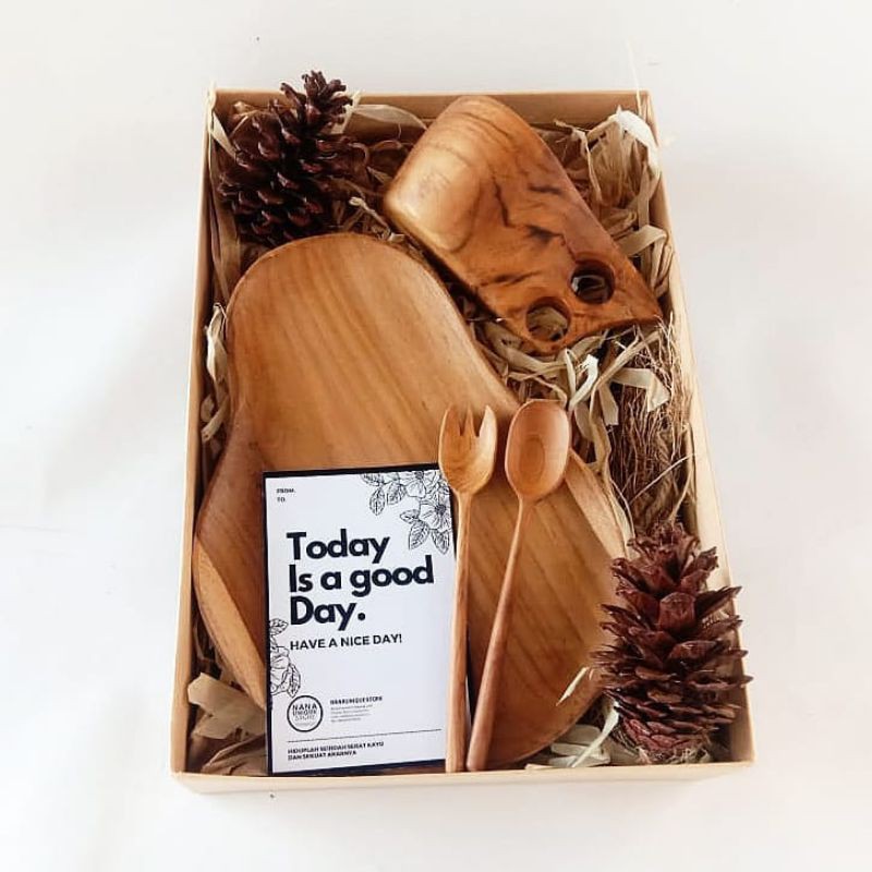 

HAMPERS NATAL CHRISTMAS GIFT KADO HADIAH PERNIKAHAN ULANG TAHUN WISUDA SOUVENIR WEDDING GIFT BOX