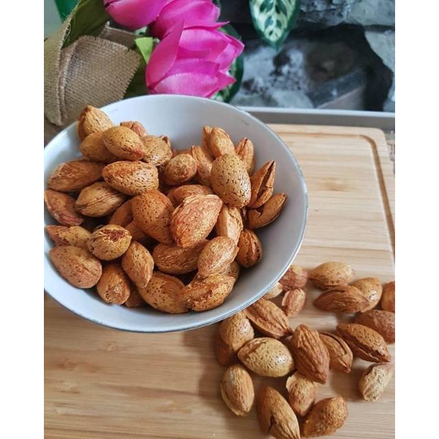 

Kacang Almond Panggang in shell 250gr