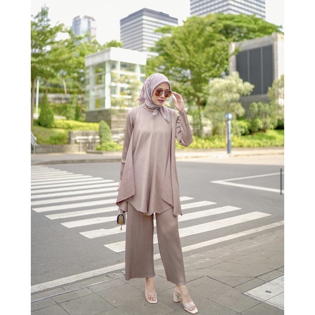 LIZZIE SET TAUPE ISH