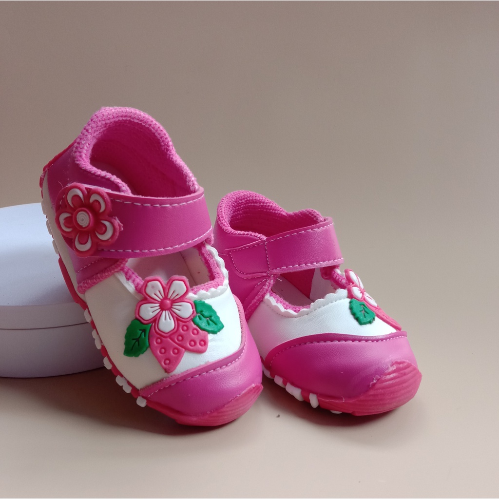 Sepatu bunyi cit cit anak perempuan usia 1-3 tahun /sepatu anak perempuan casual/sepatu bayi murah - strawbery