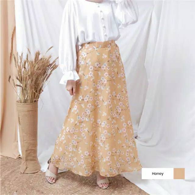 Floral skirt by edmee outfit