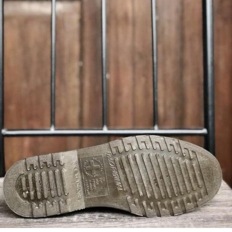 Hot Sale Sepatu Docmart 3 holes 1461 PRIA & WANITA Kulit Asli 100% /Docmart 3 holes/docmart pria