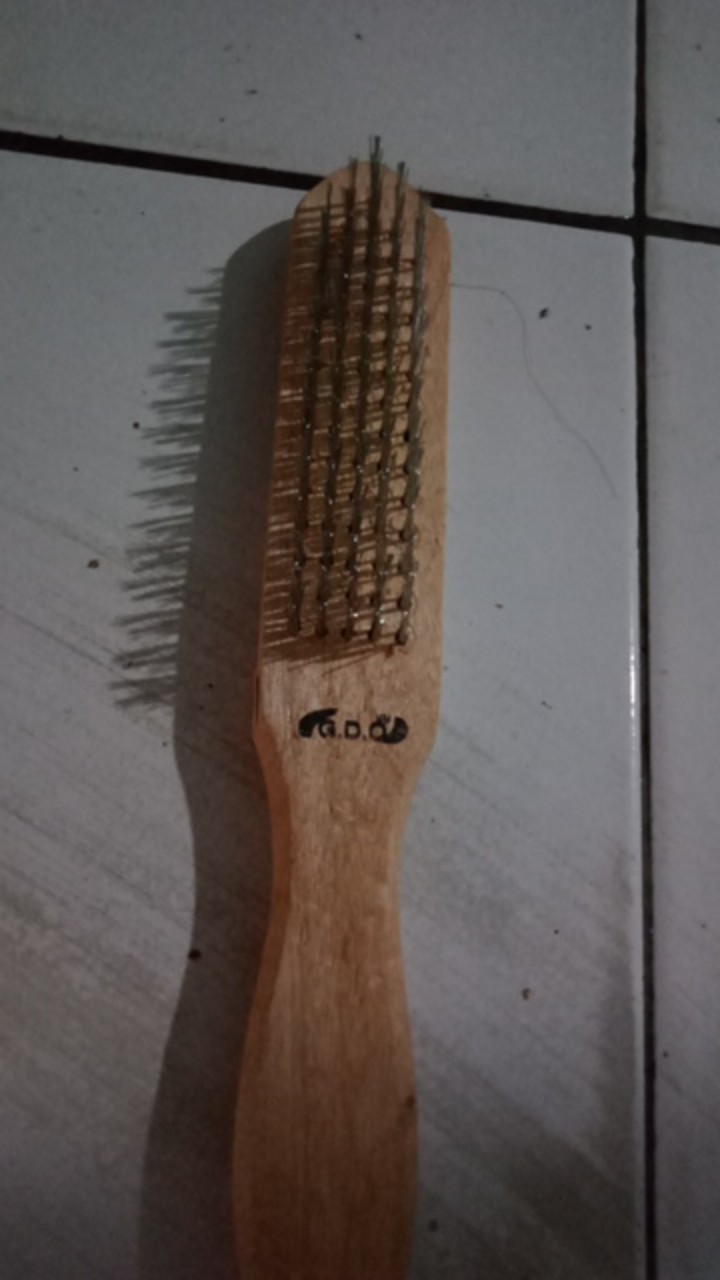 Sikat Kawat Putih Baja Gagang Kayu