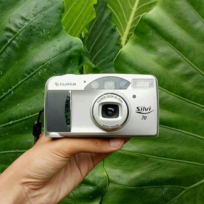KAMERA ANALOG FUJIFILM SILVI 70