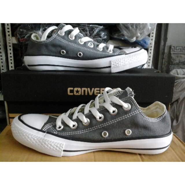 Sepatu converse allstars/converse sepatu kerja/converse sepatu casual/converse sepatu sneakers.