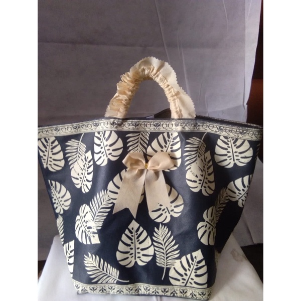 HARGA LUSIN ISI 12 BIJI     TAS HAJATAN/RENDA 22 MOTIF DAUN JANDA BOLONG