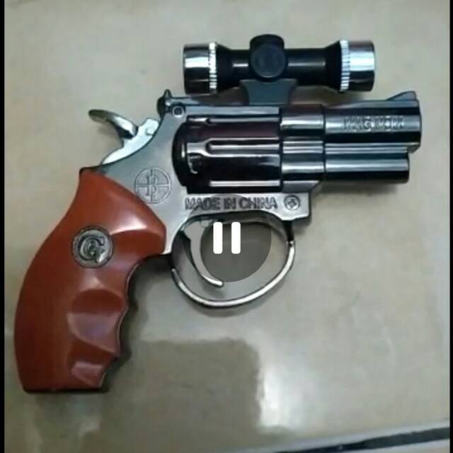 Korek pistol revolver
