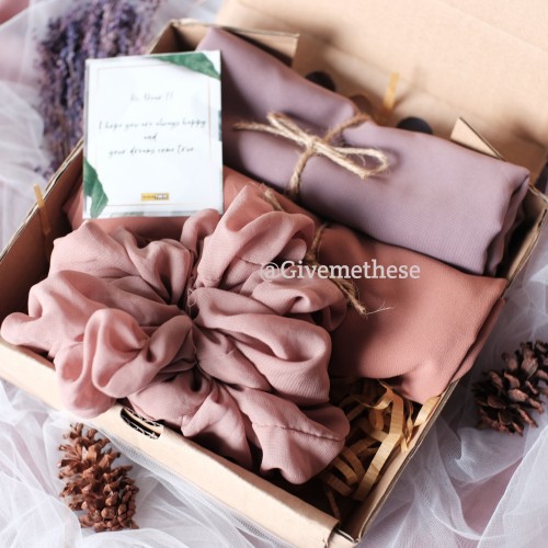 

Hampers hijab gift box/kado ulang tahun/kado pernikahan/kado wisuda