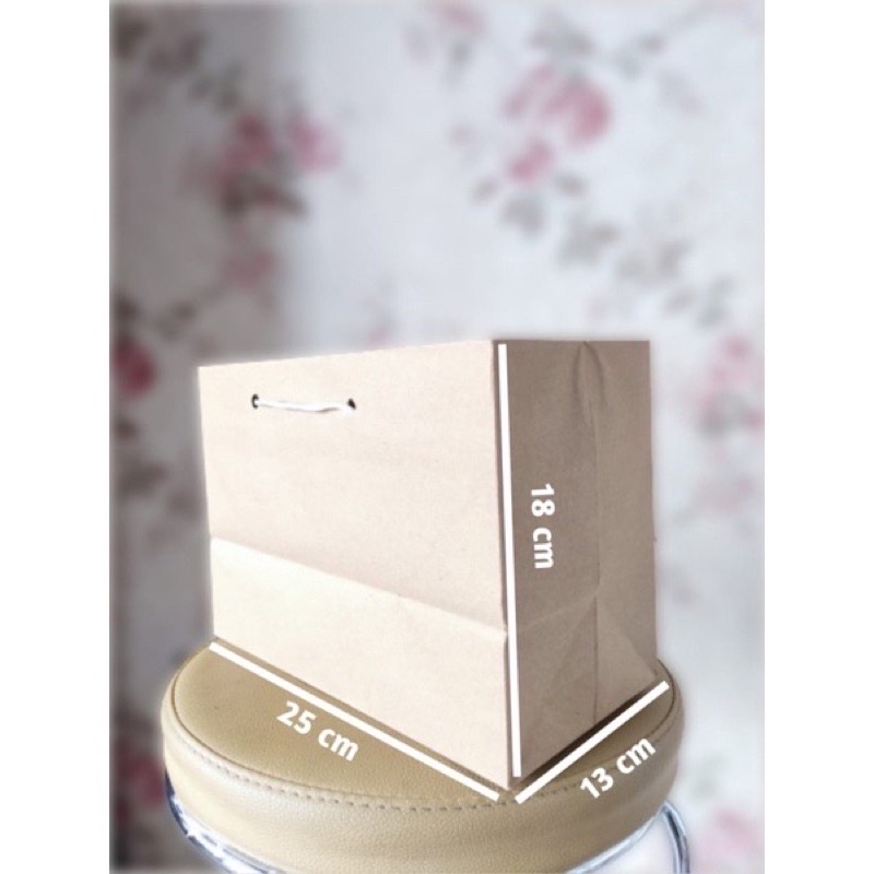 

PAPERBAG CAKE 25x13x18