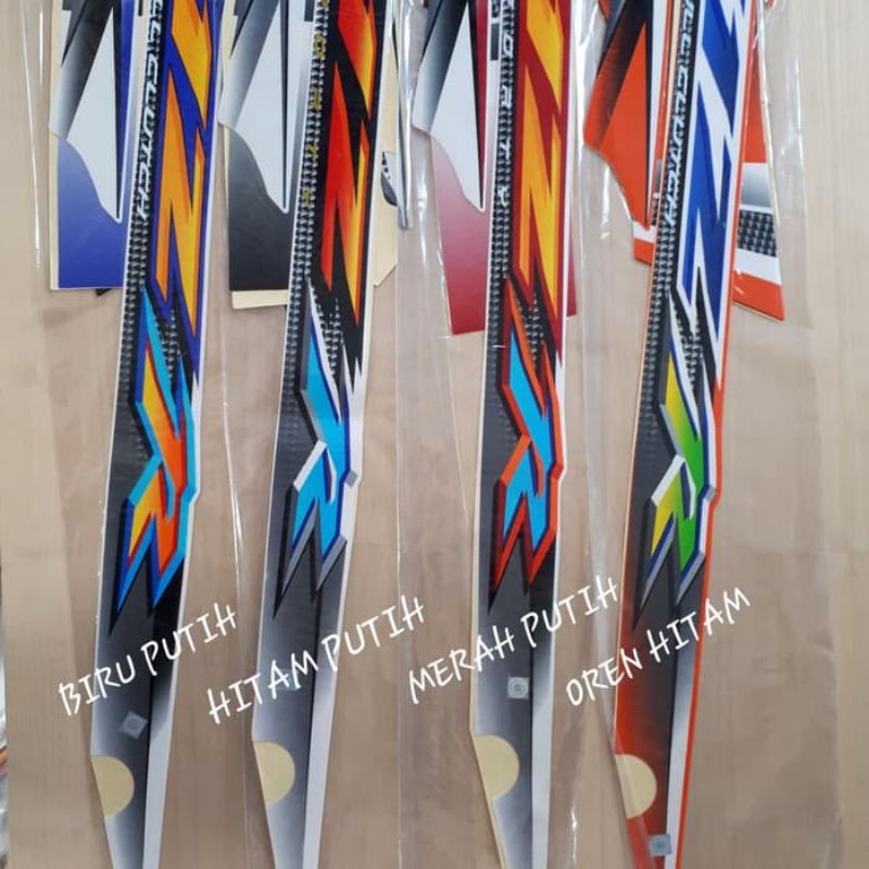 STIKER STRIPING F1ZR 2004 2005 - Hitam
