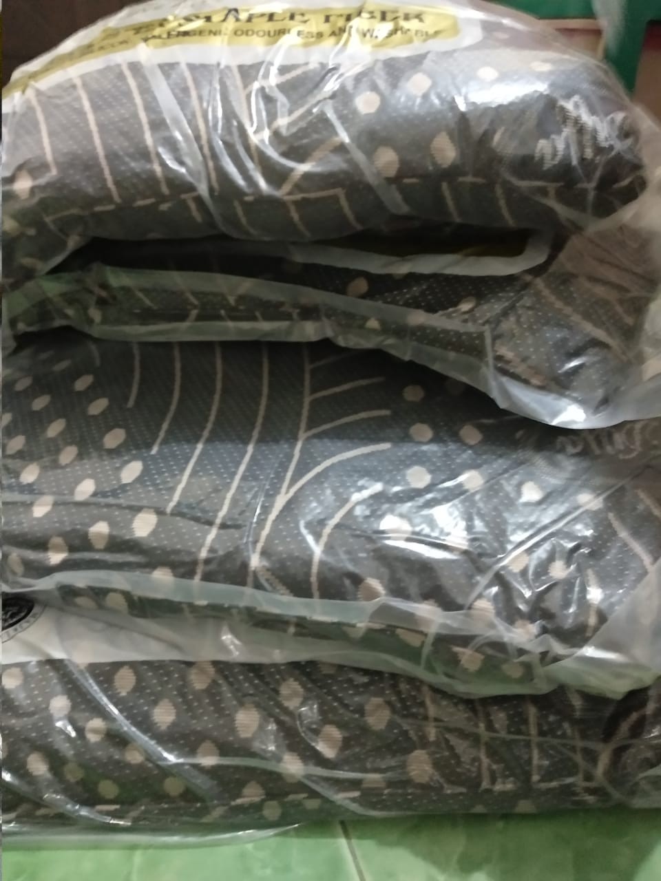 Bantal / Guling Hotel Merk Diffa Motif Hitam