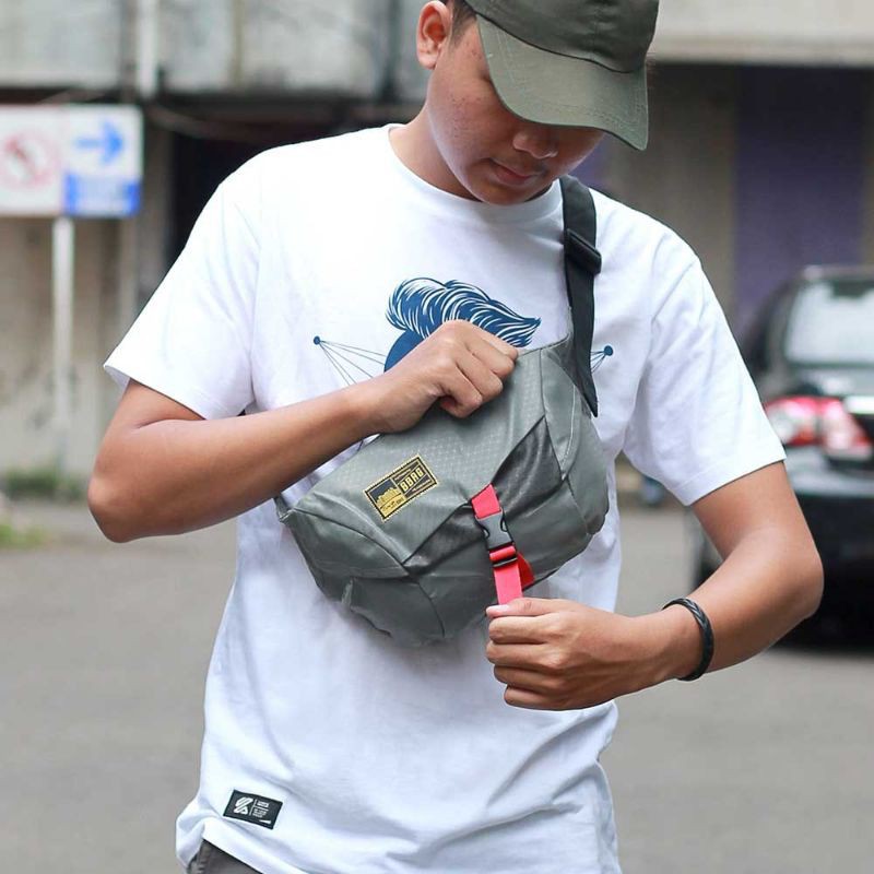 New Arrival Tas Salempang Pinggang Pria Slingbag Original Distro Premium Terbaru Waterproof Anti Air