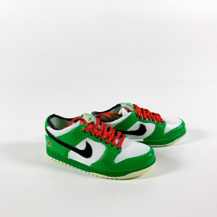 SB DUNK LOW HEINEKEN 3D SNEAKERS KEYCHAIN MINIATUR