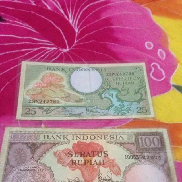 Uang Rp 25 & Rp100