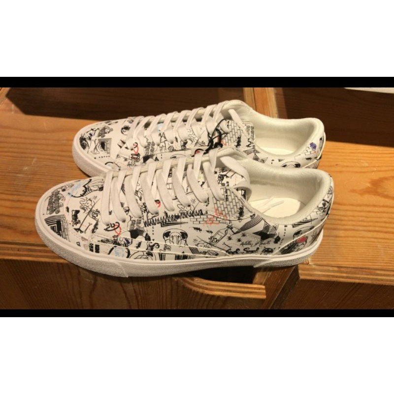 Sepatu Kets Motif Grafiti Pull and Bear Original Sneakers
