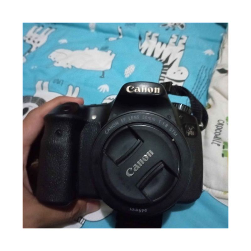 Kamera DSLR bekas Canon 60D + Lensa Fix STM 50MM F1.8