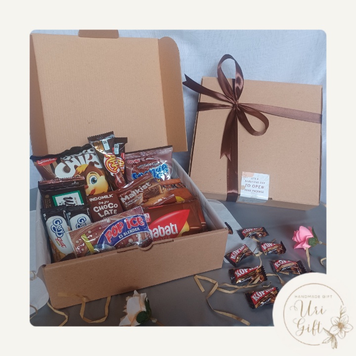 

HAMPERS SNACK / SNACK BOX / GIFT BOX MURAH HADIAH KADO WISUDA / SIDANG / SEMPRO / ULANG TAHUN / ANNIVERSARY DLL (C-1)