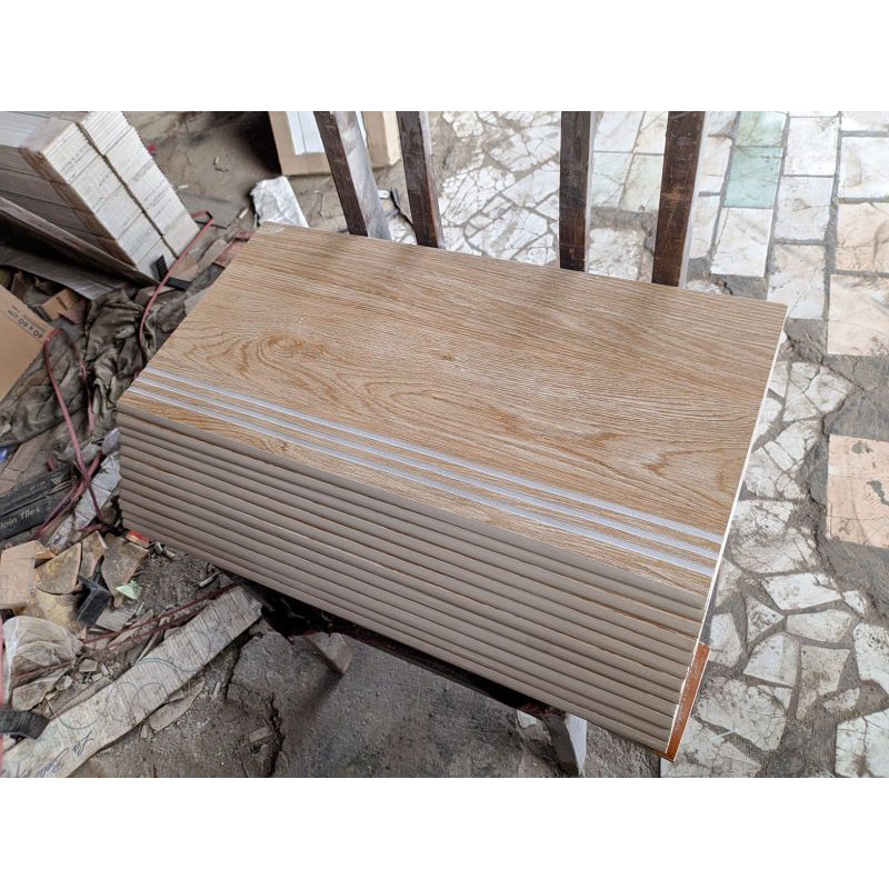 granit tangga kayu 30x60 20x60