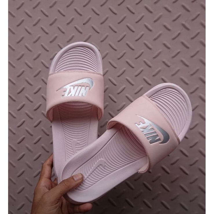 NIKE VICTORY ONE SLIDE
