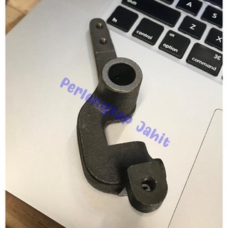 Upper Thread Trimming Lever Holder 147565001 Mesin Jahit Lubang Brother Kancing