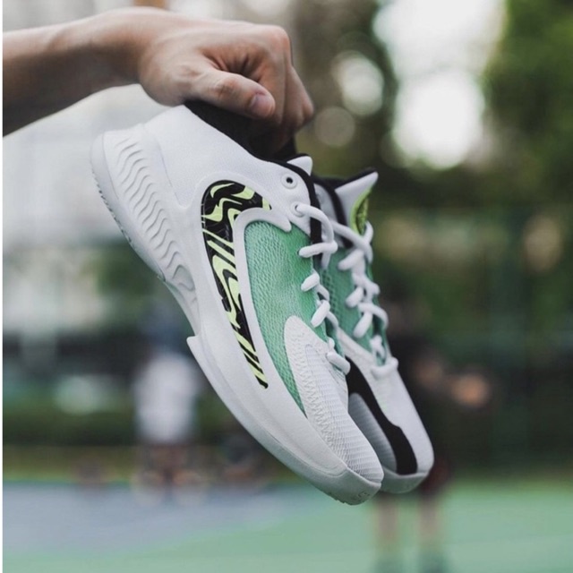 (Size 40-46) Zoom Freak 4 Barely Volt / Sepatu basket giannis