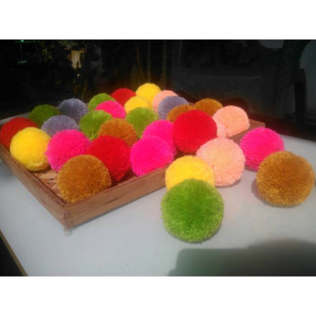 Pompom size 5 cm
