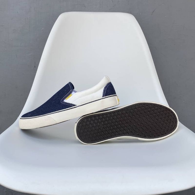 WARRIOR ARTEMIS BLUE | SLIP ON