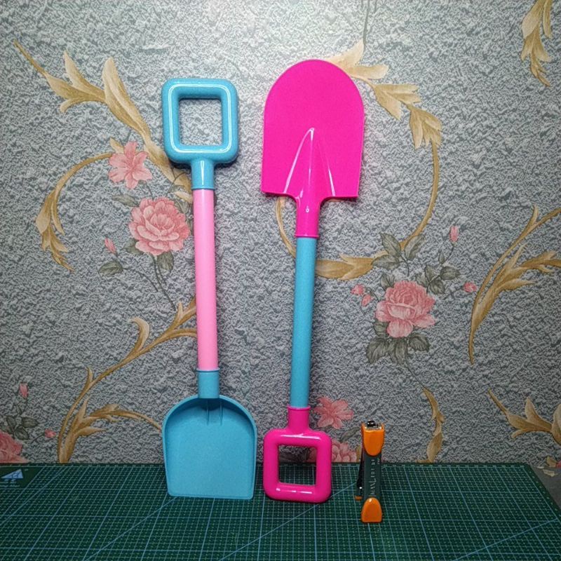 mainan anak sekop main pasir bahan plastik set isi 2